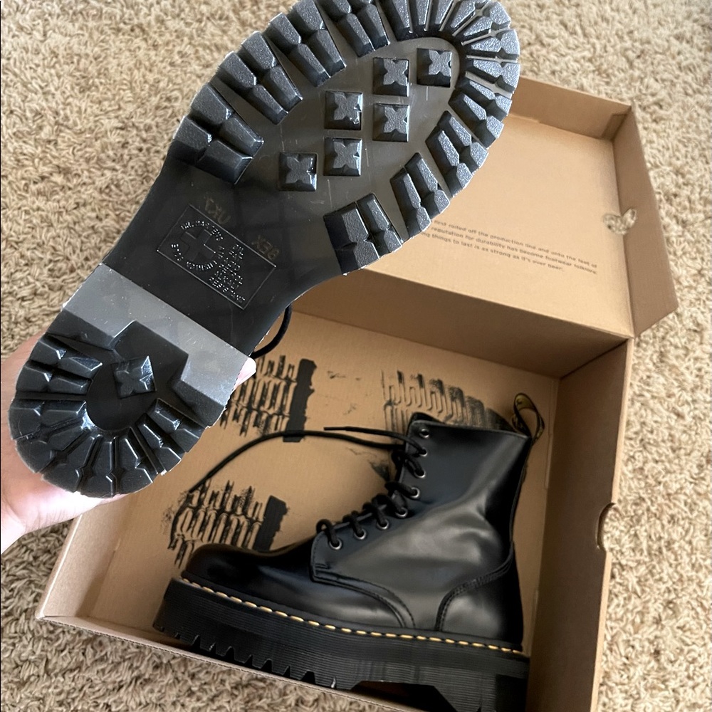 DR. MARTENS - BLACK JADON BOOT !